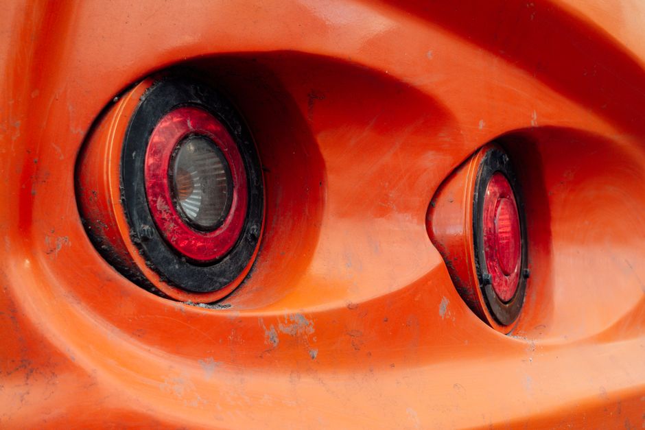 Damaged car bumper - Late return and grace periods on South African car hire