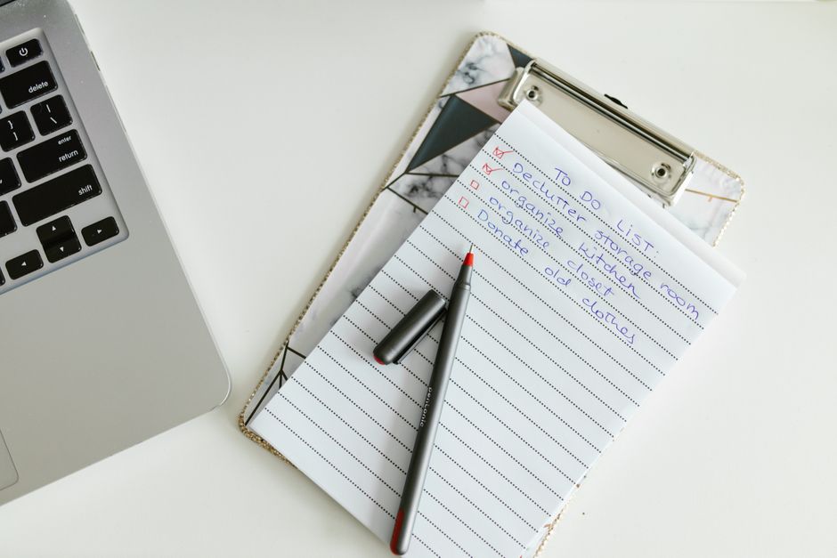 Checklist clipboard pen - Minimum age for car hire in South Africa