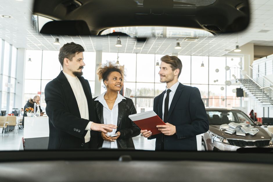 Car rental agent customer - Under 25 car hire in South Africa